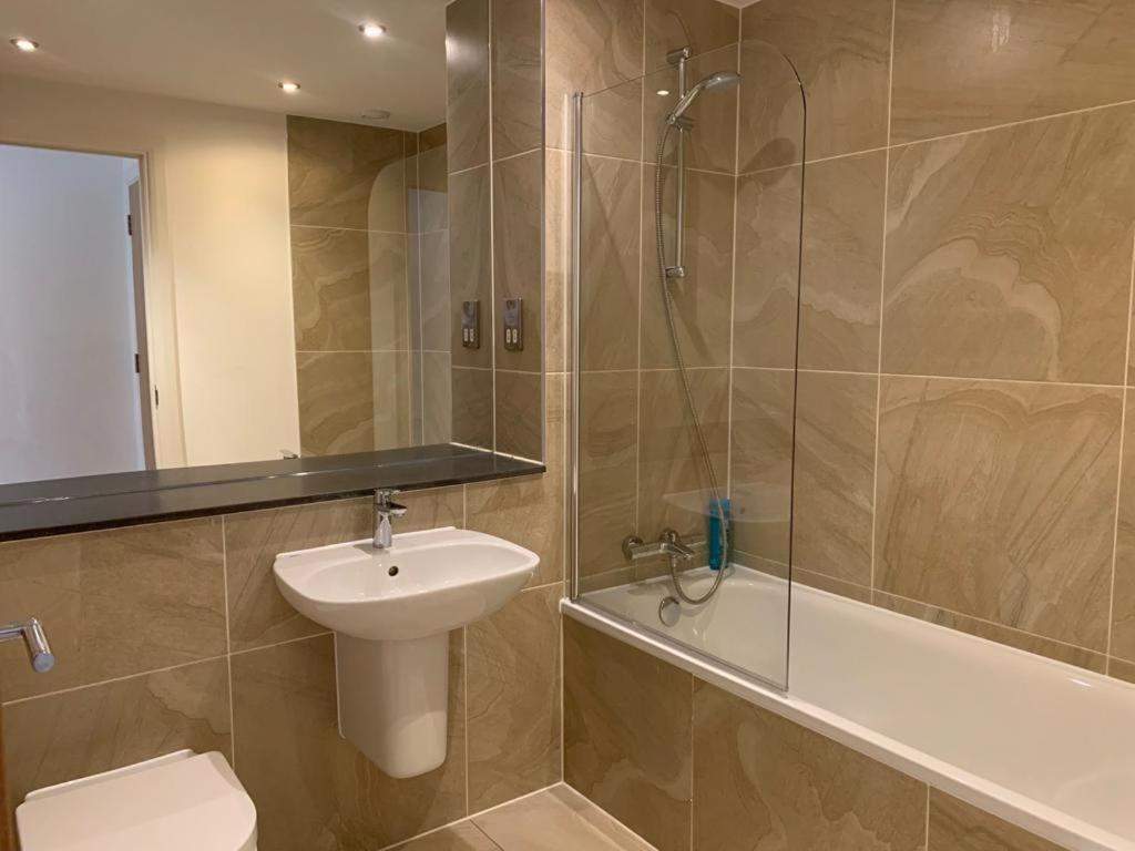 Modern 2 Bed 2 Bath Apartment In Central Croydon! 外观 照片